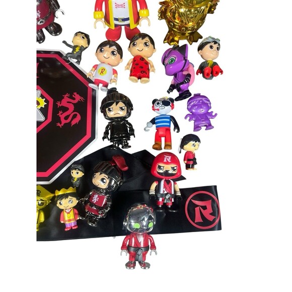 Ryan’s World Giant Mystery Chest Lot Figures Accessories Dragon Pirate Knight - Picture 4 of 14